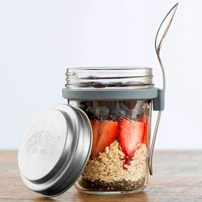 Frühstücksglas mit Löffel