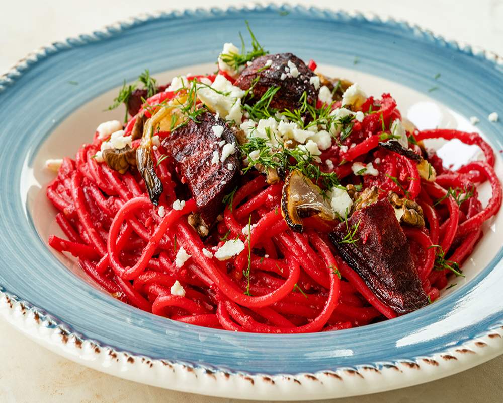 Spaghetti mit Rote Bete und Schafskäse