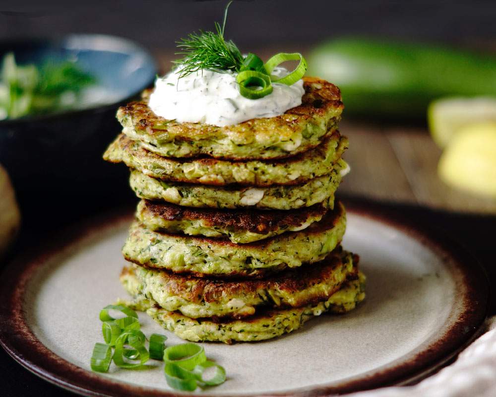 Zucchini‐Puffer mit Tsatsiki