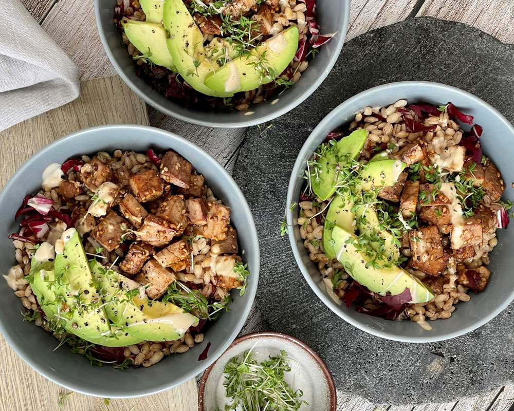 Radicchio-Graupen mit Tofu und Avocado